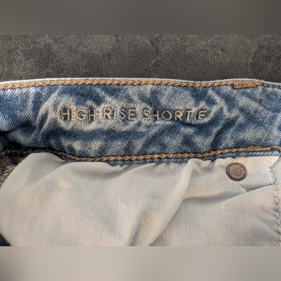 AE Next Level High-Waisted Denim Short Short | Size 6 | Light Bright Indigo - Picture 7 of 8